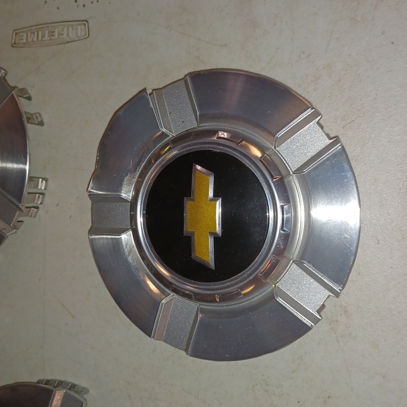 2013 Chevy Tahoe z71 wheel covers - Picture 2 of 6